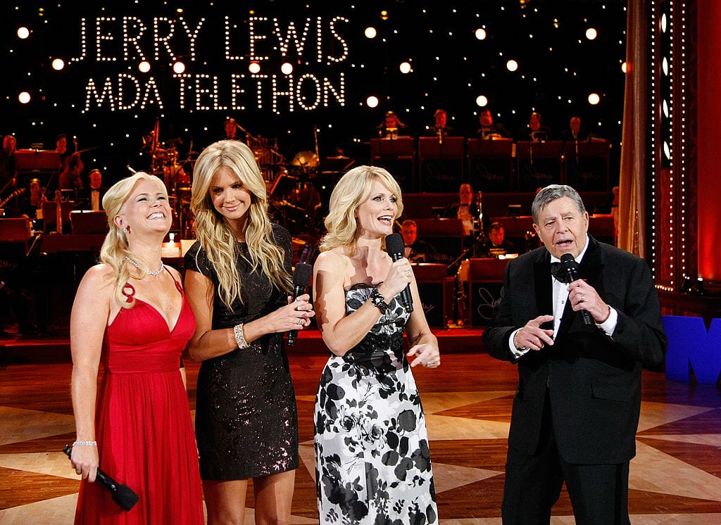 Jerry Lewis with co-hosts Alison Sweeney, Nancy O'Dell and Jann Carl at the 2006 Labor Day Telethon in Las Vegas, Nevada.